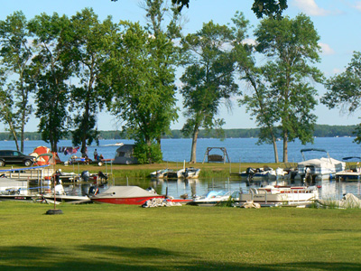 Lake front camping, private docking pond